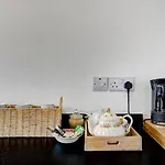 Stylish Family In Old Trafford, - Pass The Keys