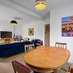 Stylish Family In Old Trafford, - Pass The Keys Manchester