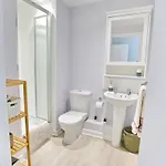 アパート Sunny Apartment - 8 Mins Drive To Coop Arena - Pass The Keys マンチェスター