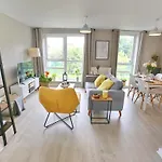 Sunny Apartment - 8 Mins Drive To Coop Arena - Pass The Keys