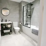 Sunny Apartment - 8 Mins Drive To Coop Arena - Pass The Keys マンチェスター