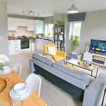 Sunny Apartment - 8 Mins Drive To Coop Arena - Pass The Keys アパート *