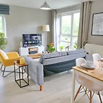 アパート Sunny Apartment - 8 Mins Drive To Coop Arena - Pass The Keys *