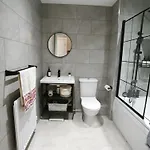 Sunny Apartment - 8 Mins Drive To Coop Arena - Pass The Keys * マンチェスター