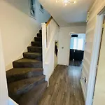 Homestay Luxury - Pick A - Free Parking & Kitchen Access, Near Etihad Stadium, The Coop Live & Piccadilly Station, Manchester
