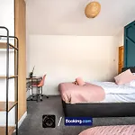 Apartmán Cosy 3-bed House L Garden L Free Parking L Stretford L Sleeps 7 L Book Today With The Cosy Corner Nationwide *