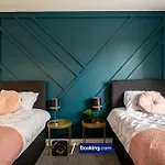 Apartmán Cosy 3-bed House L Garden L Free Parking L Stretford L Sleeps 7 L Book Today With The Cosy Corner Nationwide Manchester