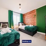 Daire 3-bed House L Free Parking L Wifi L Your Away From Hosted By The Cosy Corner Nationwide *