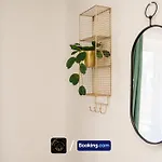 Cosy Corner: 3-bedroom House With Free Parking Near Hospital Apartment *