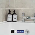 Apartment Cosy Corner: 3-bedroom House With Free Parking Near Hospital *