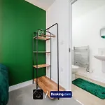 Daire 3-bed House L Free Parking L Wifi L Your Away From Hosted By The Cosy Corner Nationwide *
