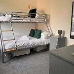 Prázdninový dům Spacious Near United Stadium - Pass The Keys *