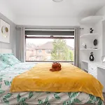Elegant 3-bedroom Retreat Free Parking Keenzchillz