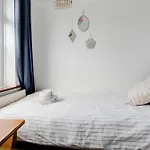 Appartement Elegant 3-bedroom Retreat Free Parking Keenzchillz *