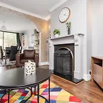 Appartement Elegant 3-bedroom Retreat Free Parking Keenzchillz