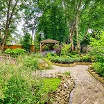 Garden In Hidden Oasis, - Pass The Keys Prázdninový dům *