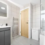 Entire Modern & Spacious 3bdr In Right Next To Coop Live & Ethiad 別荘 マンチェスター