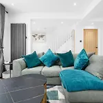 Entire Modern & Spacious 3bdr In Right Next To Coop Live & Ethiad 別荘 マンチェスター