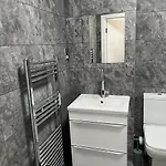 Apartment 2-bed Sleeps 5 - Free Parking - Balcony *