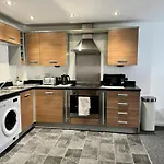 2 Bed Ensuite With Balcony And Free Onsite Secure Parking * Manchester