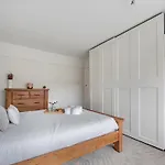 Pass The Keys Picture Perfect Haven In Didsbury Village - Free Parking & Ev Station