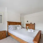Pass The Keys Picture Perfect Haven In Didsbury Village - Free Parking & Ev Station Tatil Evi