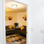 The Wynne House - 3 Bedroom Luxury House With 5 Beds & Free Parking Near Centre, And A Walking Distance To The Etihad Stadium & Coop Live Arena Feriehus *