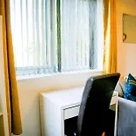 The Wynne House - 3 Bedroom Luxury House With 5 Beds & Free Parking Near Centre, And A Walking Distance To The Etihad Stadium & Coop Live Arena Feriehus *