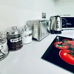 Conveniently Located One Bed In Old Trafford Apartmán