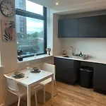 Modern Stylish 1 Bed Daire *