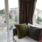 Luxury - Pick A - Free Parking & Kitchen Access, Near Etihad Stadium, The Coop Live & Piccadilly Station,