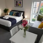 Luxury - Pick A - Free Parking & Kitchen Access, Near Etihad Stadium, The Coop Live & Piccadilly Station,