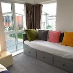 Luxury - Pick A - Free Parking & Kitchen Access, Near Etihad Stadium, The Coop Live & Piccadilly Station, Pansiyon Manchester