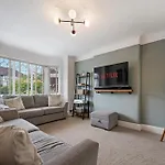 Pass The Keys Picture Perfect Haven In Didsbury Village - Free Parking & Ev Station * Manchester