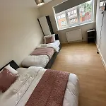 3 Bedroom Close To Stadium And Coop Live Apartmán *