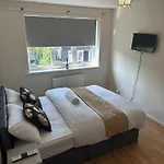 3 Bedroom Close To Stadium And Coop Live