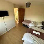 3 Bedroom Close To Stadium And Coop Live Apartmán