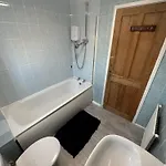 3 Bedroom Close To Stadium And Coop Live * Manchester