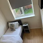 3 Bedroom Close To Stadium And Coop Live Manchester