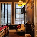 2 Bed Piccadilly Flat Centre *
