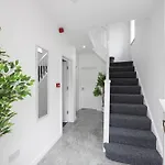 Prázdninový dům The Kent Luxury House Sleeps 14 Free Parking *