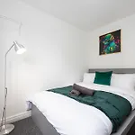 Prázdninový dům The Kent Luxury House Sleeps 14 Free Parking Manchester