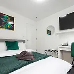 The Kent Luxury House Sleeps 14 Free Parking Prázdninový dům *