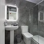 Prázdninový dům The Kent Luxury House Sleeps 14 Free Parking Manchester