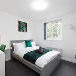 The Kent Luxury House Sleeps 14 Free Parking