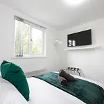 The Kent Luxury House Sleeps 14 Free Parking Prázdninový dům *