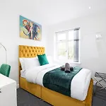 The Kent Luxury House Sleeps 14 Free Parking Manchester