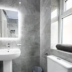 The Kent Luxury House Sleeps 14 Free Parking Prázdninový dům *