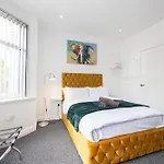 Prázdninový dům The Kent Luxury House Sleeps 14 Free Parking Manchester