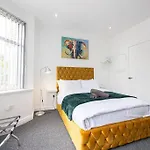 The Kent Luxury House Sleeps 14 Free Parking Prázdninový dům